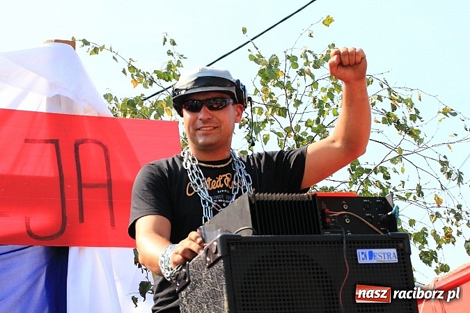 Zdjęcie w galerii na portalu naszraciborz.pl: Potężny korowód dożynkowy w Lubomi! Zobacz jak się bawią nasi sąsiedzi wiadomości z regionu