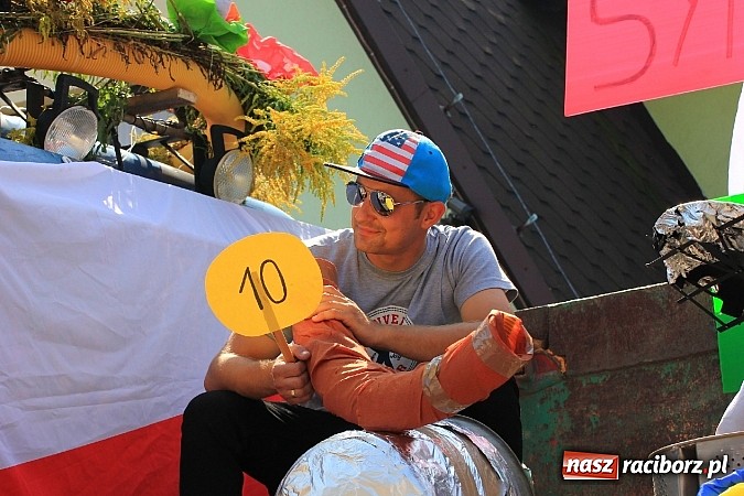 Zdjęcie w galerii na portalu naszraciborz.pl: Potężny korowód dożynkowy w Lubomi! Zobacz jak się bawią nasi sąsiedzi wiadomości z regionu