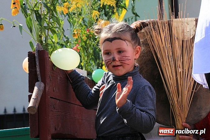 Zdjęcie w galerii na portalu naszraciborz.pl: Potężny korowód dożynkowy w Lubomi! Zobacz jak się bawią nasi sąsiedzi wiadomości z regionu