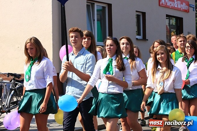 Zdjęcie w galerii na portalu naszraciborz.pl: Potężny korowód dożynkowy w Lubomi! Zobacz jak się bawią nasi sąsiedzi wiadomości z regionu