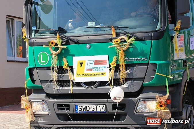 Zdjęcie w galerii na portalu naszraciborz.pl: Potężny korowód dożynkowy w Lubomi! Zobacz jak się bawią nasi sąsiedzi wiadomości z regionu