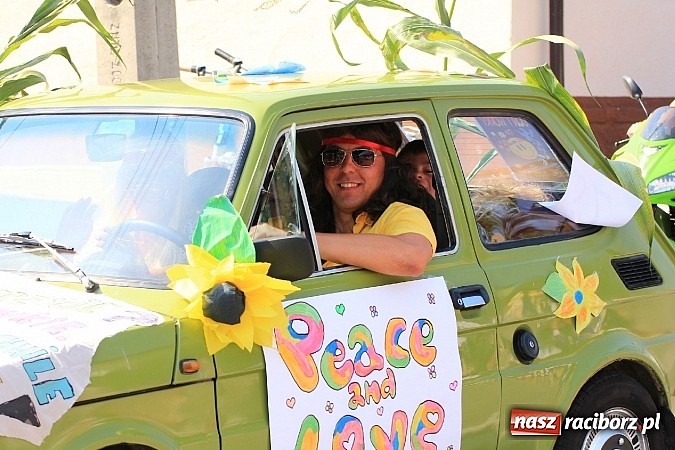 Zdjęcie w galerii na portalu naszraciborz.pl: Potężny korowód dożynkowy w Lubomi! Zobacz jak się bawią nasi sąsiedzi wiadomości z regionu