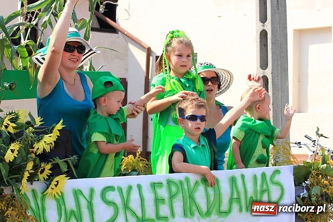 Zdjęcie w galerii na portalu naszraciborz.pl: Potężny korowód dożynkowy w Lubomi! Zobacz jak się bawią nasi sąsiedzi wiadomości z regionu
