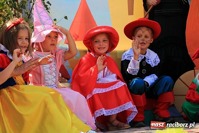 Zdjęcie w galerii na portalu naszraciborz.pl: Potężny korowód dożynkowy w Lubomi! Zobacz jak się bawią nasi sąsiedzi wiadomości z regionu