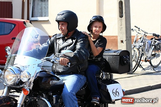 Zdjęcie w galerii na portalu naszraciborz.pl: Potężny korowód dożynkowy w Lubomi! Zobacz jak się bawią nasi sąsiedzi wiadomości z regionu