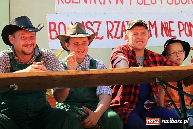 Zdjęcie w galerii na portalu naszraciborz.pl: Potężny korowód dożynkowy w Lubomi! Zobacz jak się bawią nasi sąsiedzi wiadomości z regionu