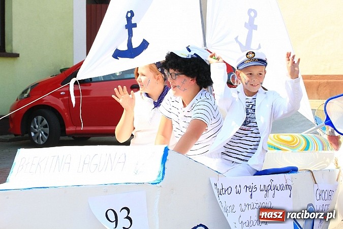 Zdjęcie w galerii na portalu naszraciborz.pl: Potężny korowód dożynkowy w Lubomi! Zobacz jak się bawią nasi sąsiedzi wiadomości z regionu