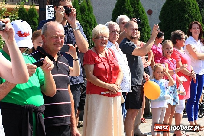 Zdjęcie w galerii na portalu naszraciborz.pl: Potężny korowód dożynkowy w Lubomi! Zobacz jak się bawią nasi sąsiedzi wiadomości z regionu