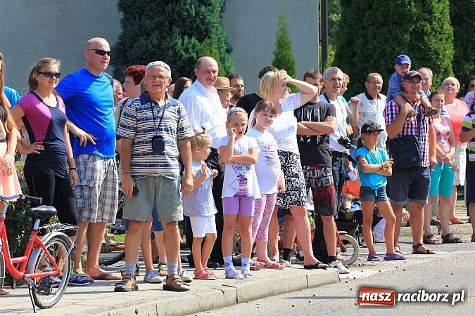 Zdjęcie w galerii na portalu naszraciborz.pl: Potężny korowód dożynkowy w Lubomi! Zobacz jak się bawią nasi sąsiedzi wiadomości z regionu
