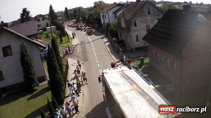 Zdjęcie w galerii na portalu naszraciborz.pl: Potężny korowód dożynkowy w Lubomi! Zobacz jak się bawią nasi sąsiedzi wiadomości z regionu