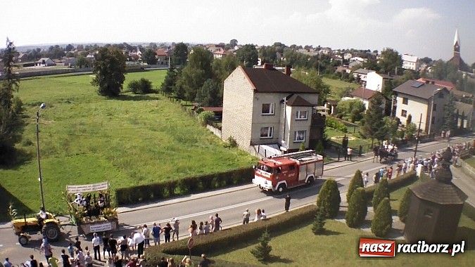 Zdjęcie w galerii na portalu naszraciborz.pl: Potężny korowód dożynkowy w Lubomi! Zobacz jak się bawią nasi sąsiedzi wiadomości z regionu