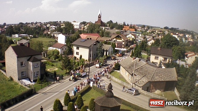 Zdjęcie w galerii na portalu naszraciborz.pl: Potężny korowód dożynkowy w Lubomi! Zobacz jak się bawią nasi sąsiedzi wiadomości z regionu