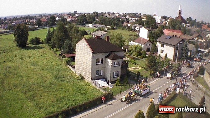 Zdjęcie w galerii na portalu naszraciborz.pl: Potężny korowód dożynkowy w Lubomi! Zobacz jak się bawią nasi sąsiedzi wiadomości z regionu