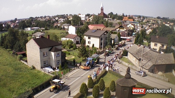Zdjęcie w galerii na portalu naszraciborz.pl: Potężny korowód dożynkowy w Lubomi! Zobacz jak się bawią nasi sąsiedzi wiadomości z regionu
