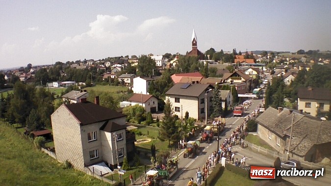 Zdjęcie w galerii na portalu naszraciborz.pl: Potężny korowód dożynkowy w Lubomi! Zobacz jak się bawią nasi sąsiedzi wiadomości z regionu