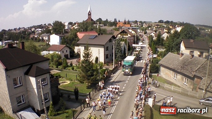 Zdjęcie w galerii na portalu naszraciborz.pl: Potężny korowód dożynkowy w Lubomi! Zobacz jak się bawią nasi sąsiedzi wiadomości z regionu