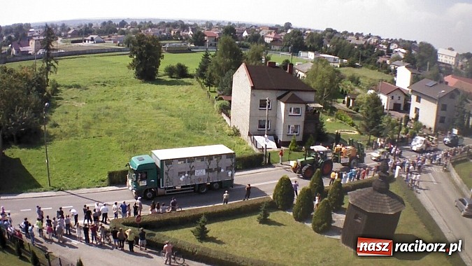 Zdjęcie w galerii na portalu naszraciborz.pl: Potężny korowód dożynkowy w Lubomi! Zobacz jak się bawią nasi sąsiedzi wiadomości z regionu