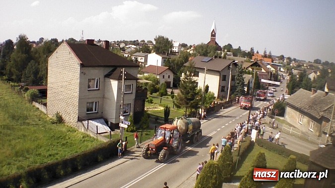 Zdjęcie w galerii na portalu naszraciborz.pl: Potężny korowód dożynkowy w Lubomi! Zobacz jak się bawią nasi sąsiedzi wiadomości z regionu