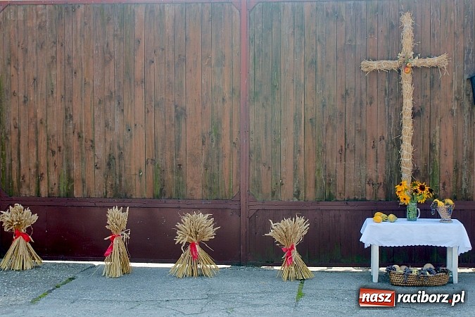 Zdjęcie w galerii na portalu naszraciborz.pl: Boże, z Twoich rąk żyjemy. Dożynki w Cyprzanowie wiadomości z regionu