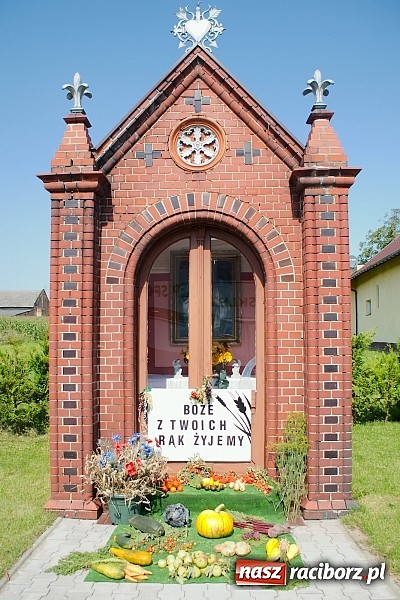 Zdjęcie w galerii na portalu naszraciborz.pl: Boże, z Twoich rąk żyjemy. Dożynki w Cyprzanowie wiadomości z regionu