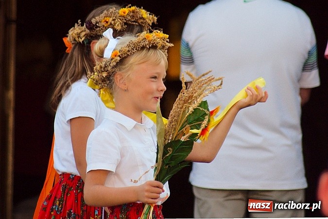 Zdjęcie w galerii na portalu naszraciborz.pl: Boże, z Twoich rąk żyjemy. Dożynki w Cyprzanowie wiadomości z regionu