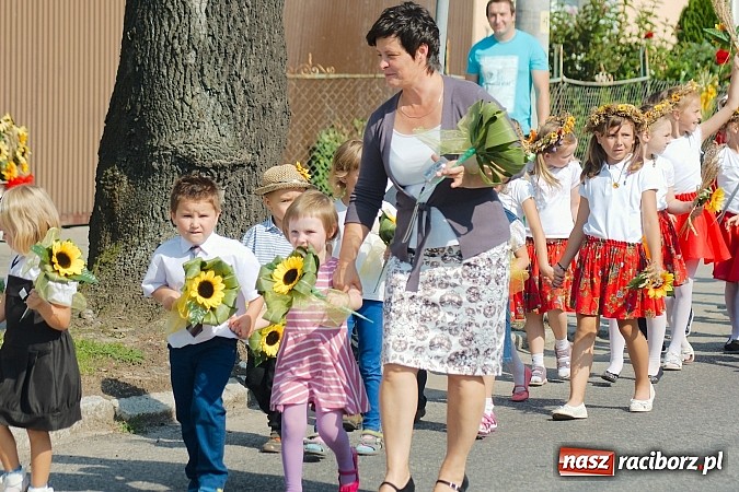 Zdjęcie w galerii na portalu naszraciborz.pl: Boże, z Twoich rąk żyjemy. Dożynki w Cyprzanowie wiadomości z regionu