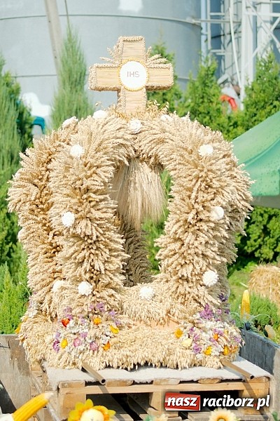 Zdjęcie w galerii na portalu naszraciborz.pl: Boże, z Twoich rąk żyjemy. Dożynki w Cyprzanowie wiadomości z regionu