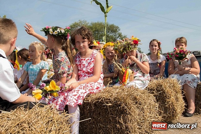 Zdjęcie w galerii na portalu naszraciborz.pl: Trudne żniwa, piękne dożynki. Gmina Rudnik świętowała w Gamowie wiadomości z regionu