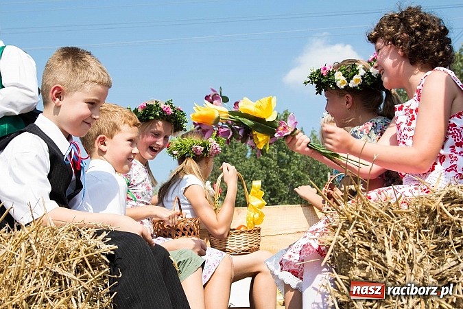 Zdjęcie w galerii na portalu naszraciborz.pl: Trudne żniwa, piękne dożynki. Gmina Rudnik świętowała w Gamowie wiadomości z regionu
