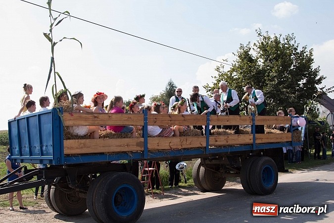 Zdjęcie w galerii na portalu naszraciborz.pl: Trudne żniwa, piękne dożynki. Gmina Rudnik świętowała w Gamowie wiadomości z regionu