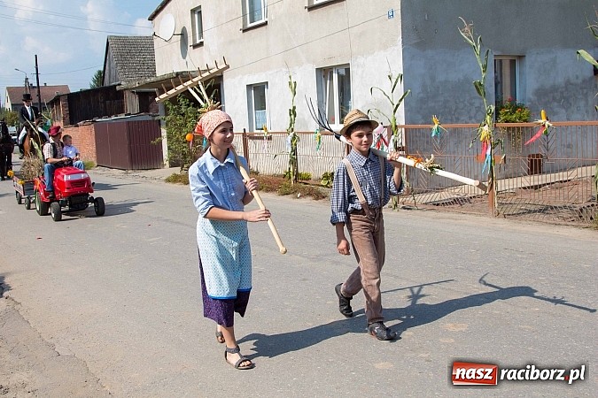 Zdjęcie w galerii na portalu naszraciborz.pl: Trudne żniwa, piękne dożynki. Gmina Rudnik świętowała w Gamowie wiadomości z regionu