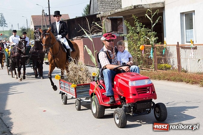 Zdjęcie w galerii na portalu naszraciborz.pl: Trudne żniwa, piękne dożynki. Gmina Rudnik świętowała w Gamowie wiadomości z regionu