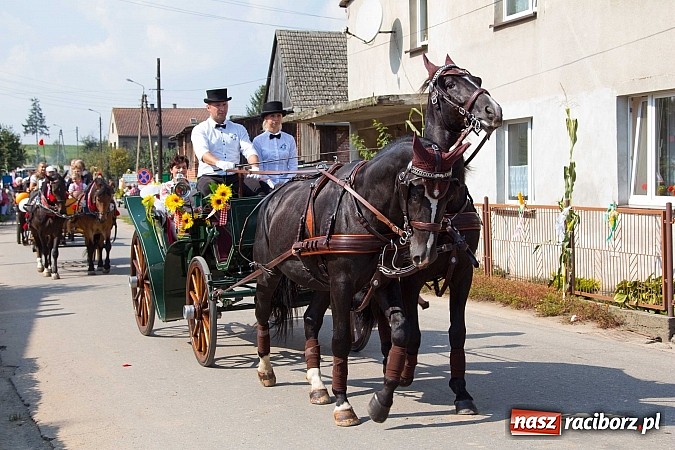 Zdjęcie w galerii na portalu naszraciborz.pl: Trudne żniwa, piękne dożynki. Gmina Rudnik świętowała w Gamowie wiadomości z regionu