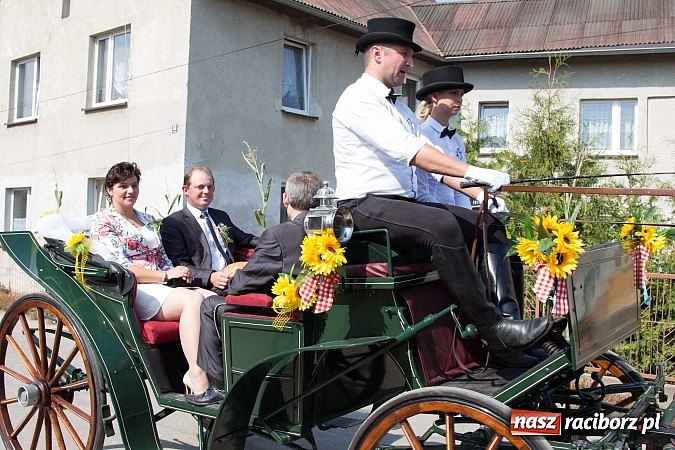 Zdjęcie w galerii na portalu naszraciborz.pl: Trudne żniwa, piękne dożynki. Gmina Rudnik świętowała w Gamowie wiadomości z regionu