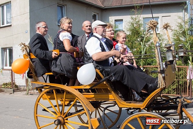 Zdjęcie w galerii na portalu naszraciborz.pl: Trudne żniwa, piękne dożynki. Gmina Rudnik świętowała w Gamowie wiadomości z regionu
