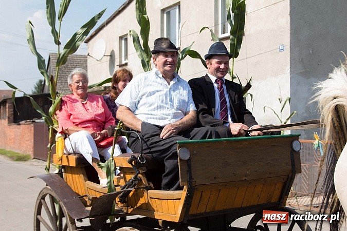 Zdjęcie w galerii na portalu naszraciborz.pl: Trudne żniwa, piękne dożynki. Gmina Rudnik świętowała w Gamowie wiadomości z regionu