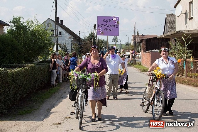 Zdjęcie w galerii na portalu naszraciborz.pl: Trudne żniwa, piękne dożynki. Gmina Rudnik świętowała w Gamowie wiadomości z regionu