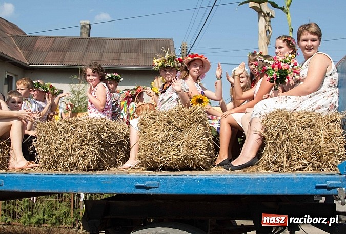 Zdjęcie w galerii na portalu naszraciborz.pl: Trudne żniwa, piękne dożynki. Gmina Rudnik świętowała w Gamowie wiadomości z regionu