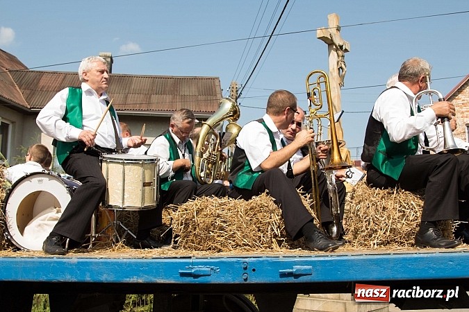 Zdjęcie w galerii na portalu naszraciborz.pl: Trudne żniwa, piękne dożynki. Gmina Rudnik świętowała w Gamowie wiadomości z regionu