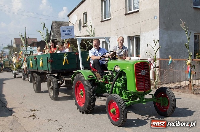 Zdjęcie w galerii na portalu naszraciborz.pl: Trudne żniwa, piękne dożynki. Gmina Rudnik świętowała w Gamowie wiadomości z regionu