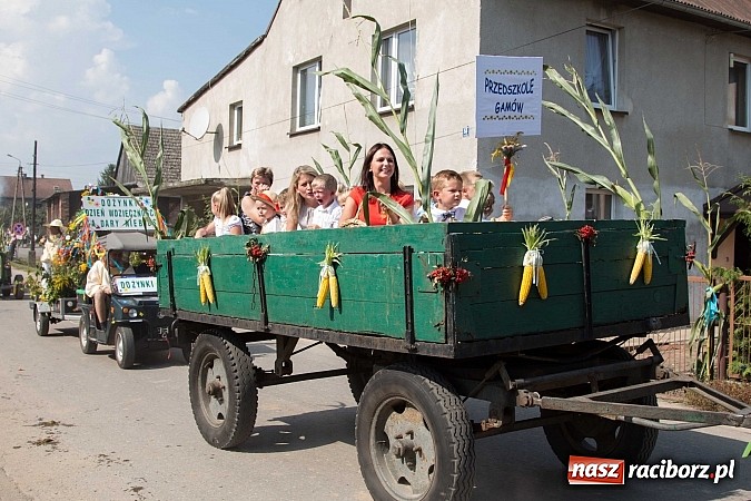 Zdjęcie w galerii na portalu naszraciborz.pl: Trudne żniwa, piękne dożynki. Gmina Rudnik świętowała w Gamowie wiadomości z regionu