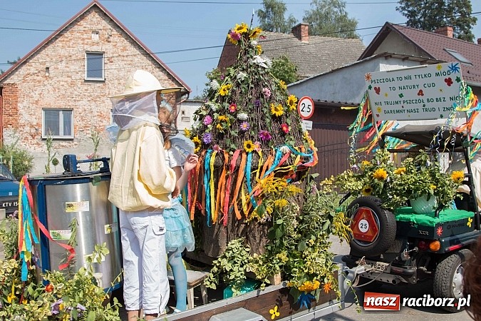 Zdjęcie w galerii na portalu naszraciborz.pl: Trudne żniwa, piękne dożynki. Gmina Rudnik świętowała w Gamowie wiadomości z regionu