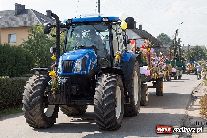 Zdjęcie w galerii na portalu naszraciborz.pl: Trudne żniwa, piękne dożynki. Gmina Rudnik świętowała w Gamowie wiadomości z regionu