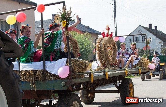 Zdjęcie w galerii na portalu naszraciborz.pl: Trudne żniwa, piękne dożynki. Gmina Rudnik świętowała w Gamowie wiadomości z regionu