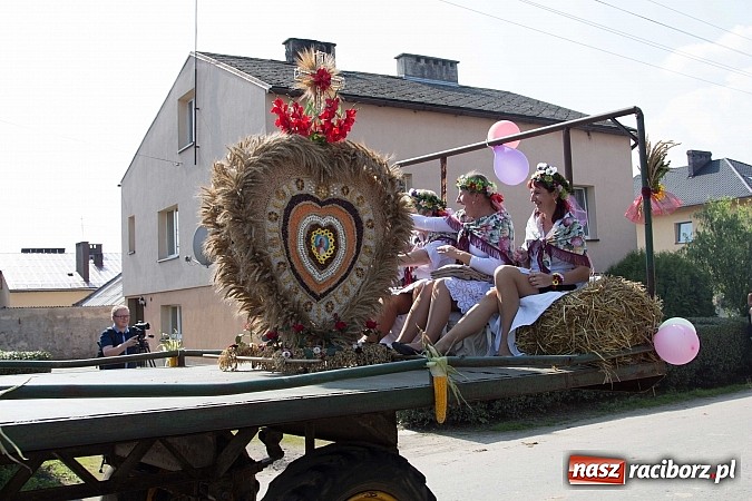 Zdjęcie w galerii na portalu naszraciborz.pl: Trudne żniwa, piękne dożynki. Gmina Rudnik świętowała w Gamowie wiadomości z regionu