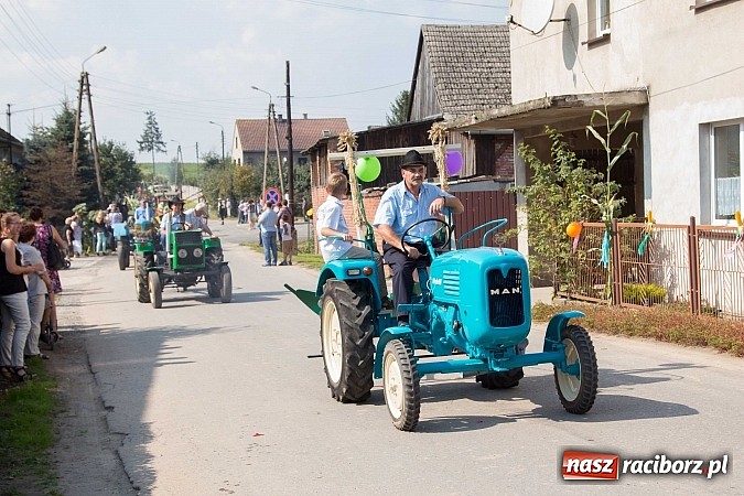 Zdjęcie w galerii na portalu naszraciborz.pl: Trudne żniwa, piękne dożynki. Gmina Rudnik świętowała w Gamowie wiadomości z regionu