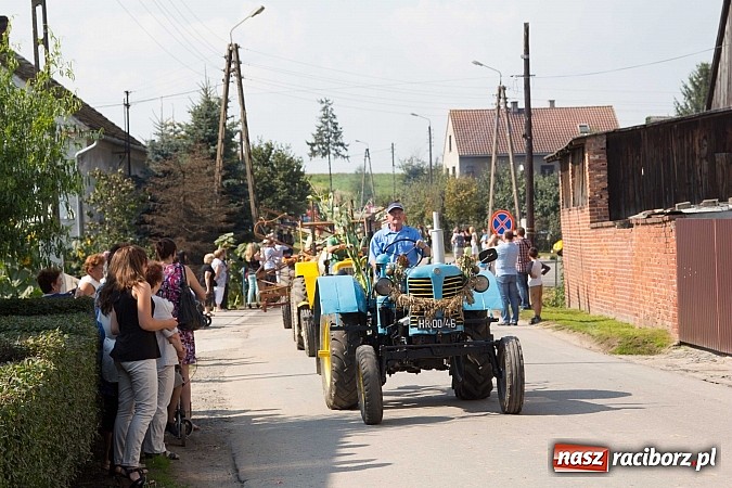 Zdjęcie w galerii na portalu naszraciborz.pl: Trudne żniwa, piękne dożynki. Gmina Rudnik świętowała w Gamowie wiadomości z regionu