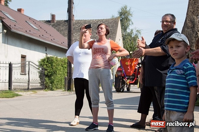 Zdjęcie w galerii na portalu naszraciborz.pl: Trudne żniwa, piękne dożynki. Gmina Rudnik świętowała w Gamowie wiadomości z regionu