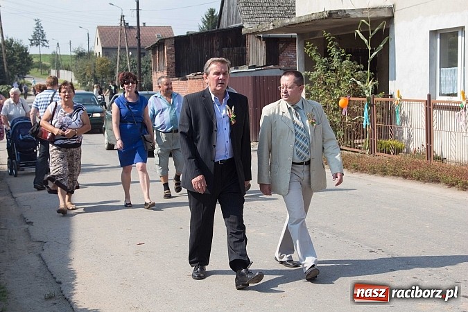 Zdjęcie w galerii na portalu naszraciborz.pl: Trudne żniwa, piękne dożynki. Gmina Rudnik świętowała w Gamowie wiadomości z regionu