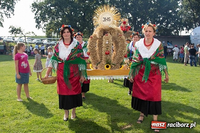 Zdjęcie w galerii na portalu naszraciborz.pl: Trudne żniwa, piękne dożynki. Gmina Rudnik świętowała w Gamowie wiadomości z regionu